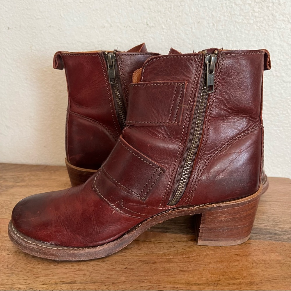 Frye Sabrina Double Buckles Ankle Boots in Antique Burgundy Size 9 M - Picture 10 of 16